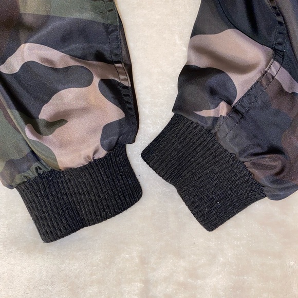 🔻 GUESS Kids Camo Bomber Jacket Size 10 - Picture 7 of 9